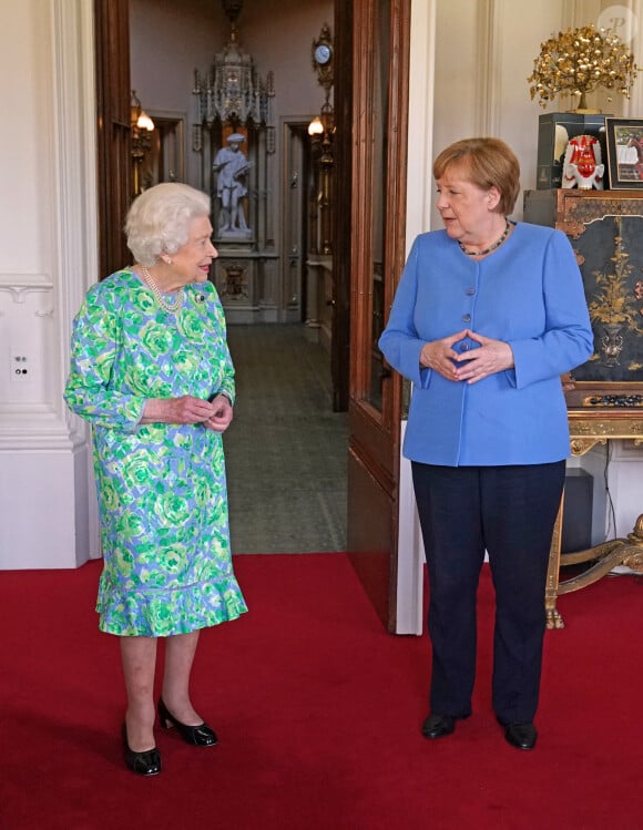 La reine Elisabeth II d'Angleterre reçoit la chancelière allemande, Angela Merkel, lors d'une audience au château de Windsor, Berkshire, Royaume Uni, le 2 juillet 2021.