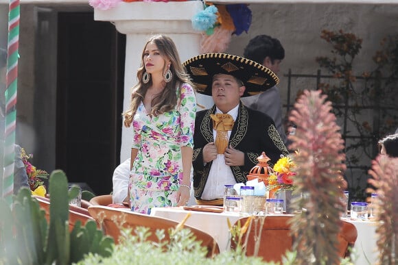 Exclusif - Sofia Vergara et Rico Rodriguez sur le tournage du premier épisode de la saison 8 de "Modern Family" à Los Angeles. © CPA/Bestimage