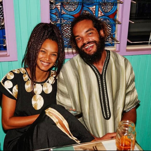 Joakim Noah et sa fiancée Lais Ribeiro au Cameroun. Juin 2021.