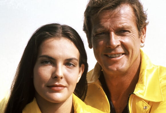 Carole Bouquet et Roger Moore (en James Bond) dans le film 'For Your Eyes Only' ("Rien que pour vos yeux"), en 1981.