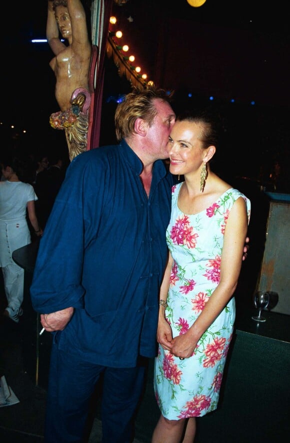 Carole Bouquet et Gérard Depardieu à Paris en 1999.