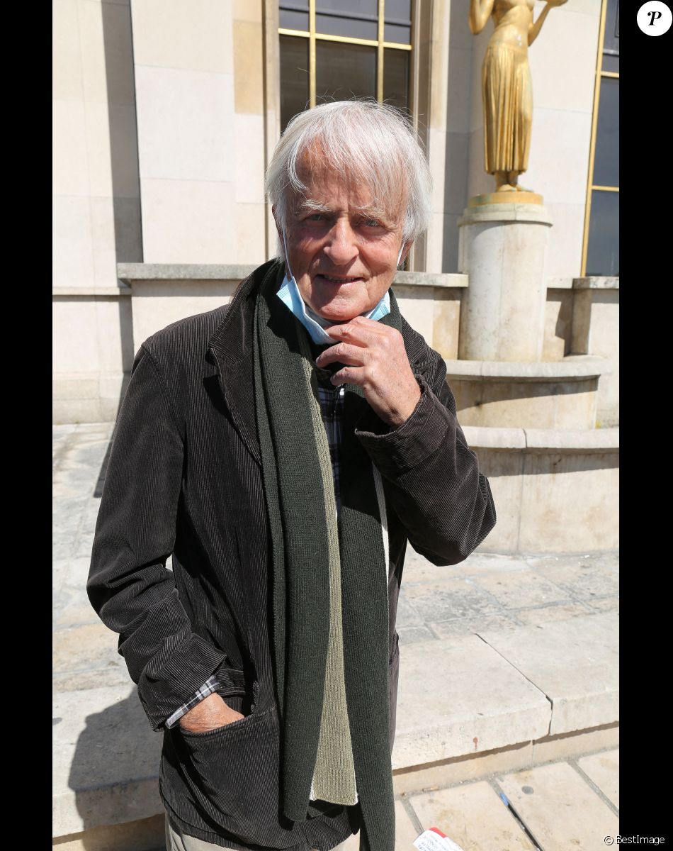 Le chanteur Dave - Hommage à Sarah Halimi, assassinée en avril 2017, sur la place du Trocadero à Paris. Le 25 avril 2021