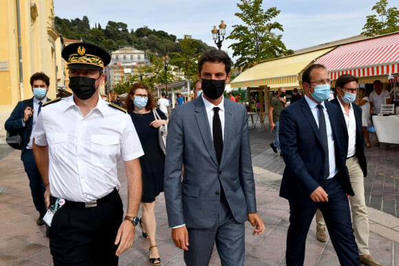 Gabriel Attal, le secrétaire d'État auprès du Premier ministre et porte-parole du gouvernement, en déplacement à Nice, le 10 août 2021. © Bruno Bebert / Bestimage