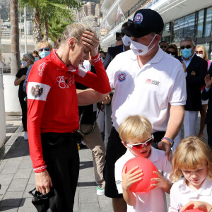 La princesse Charlène de Monaco, le prince Albert II de Monaco, le prince Jacques de Monaco, marquis des Baux, et la princesse Gabriella de Monaco, comtesse de Carladès - La famille princière de Monaco à l'arrivée de la 3ème édition de la course "The Crossing : Calvi-Monaco Water Bike Challenge". Monaco, le 13 septembre 2020. © Cyril Dodergny/Nice Matin/Bestimage