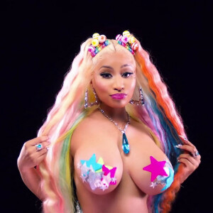 Nicki Minaj topless dans le nouveau clip "Trollz" aux côtés du rappeur Tekashi 6ix9ine. Los Angeles. Le 12 juin 2020. 