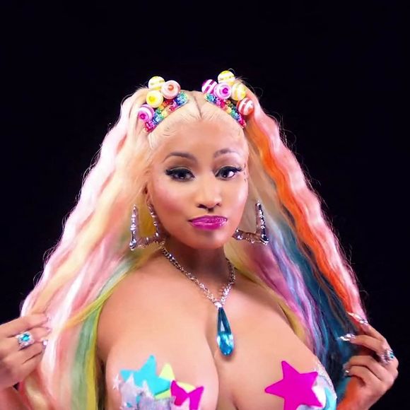 Nicki Minaj topless dans le nouveau clip "Trollz" aux côtés du rappeur Tekashi 6ix9ine. Los Angeles. Le 12 juin 2020. 