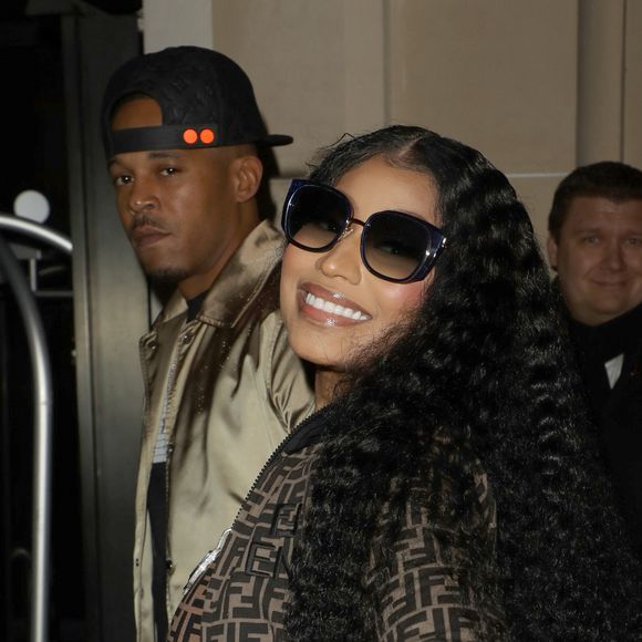 Nicki Minaj et son nouveau compagnon Kenneth "Zoo" Petty quittent l'hôtel Mandarin Oriental et se rendent à l'hôtel Royal Monceau à Paris le 8 mars 2019. 