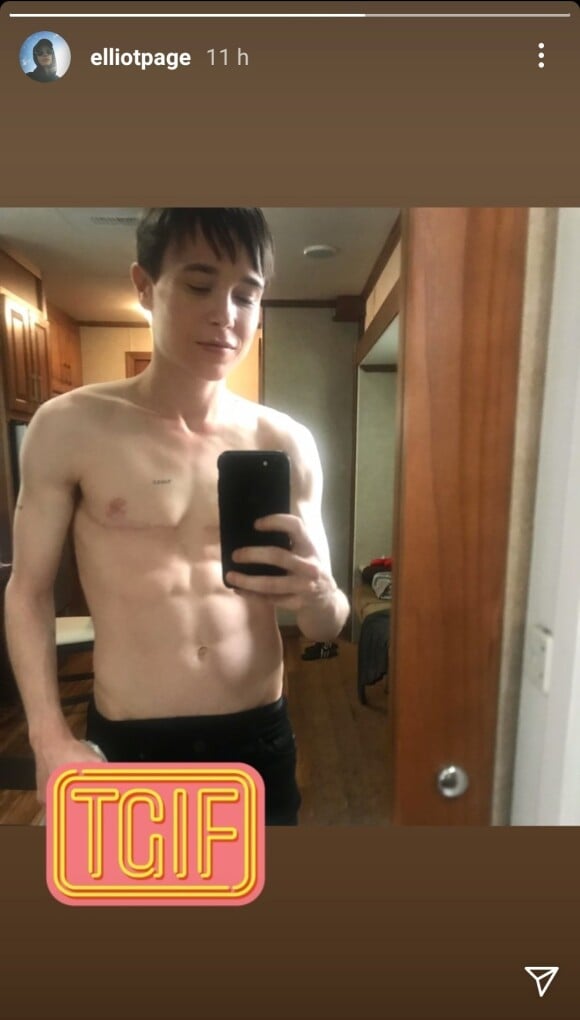 Elliot Page, torse nu et musclé, en mode selfie sur Instagram. Août 2021