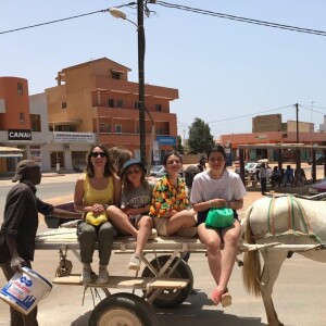 Alexia Laroche-Joubert et ses filles à Dakar. Avril 2019