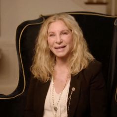 Barbra Streisand évoque ses souvenirs dans l'émission "The Tonight Show" avec Jimmy Fallon. New York. Le 11 août 2021.