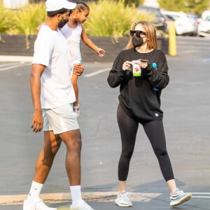 Exclusif - Khloé Kardashian et Tristan Thompson se retrouvent pour accompagner leur fille True à un cours de danse dans le quartier de Calabasas à Los Angeles. Le 17 août 2021