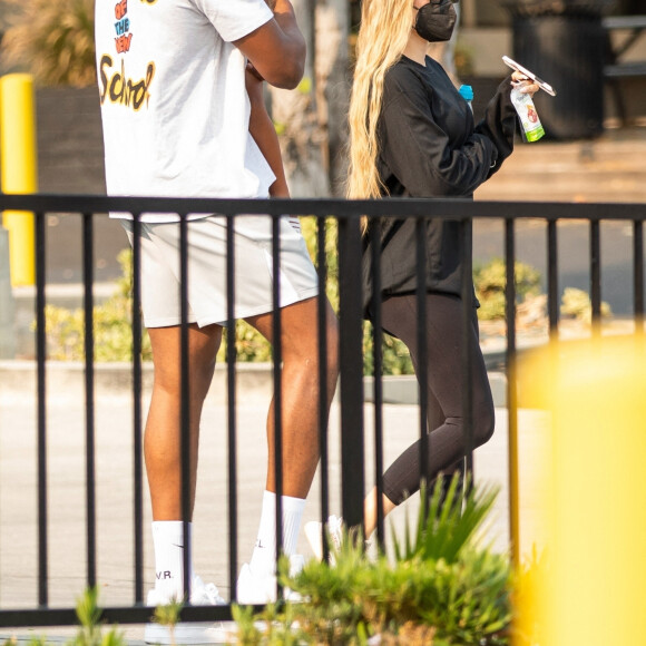 Exclusif - Khloé Kardashian et Tristan Thompson se retrouvent pour accompagner leur fille True à un cours de danse dans le quartier de Calabasas à Los Angeles. Le 17 août 2021