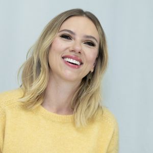 Scarlett Johansson à la conférence de presse de "Jojo Rabbit" et de "Marriage Story" à l'hôtel Four Seasons de Beverly Hills. Los Angeles, le 25 octobre 2019.