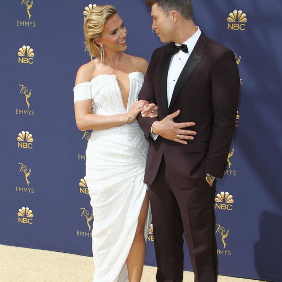 Scarlett Johansson et son compagnon Colin Jost au 70ème Primetime Emmy Awards au théâtre Microsoft à Los Angeles, le 17 septembre 2018