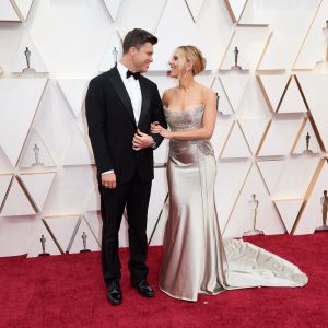 Info - Scarlett Johansson est enceinte - Scarlett Johansson et son fiancé Colin Jost lors du photocall des arrivées de la 92ème cérémonie des Oscars 2020 au Hollywood and Highland à Los Angeles, Californie, Etats-Unis, le 9 février 2020.  Celebs attending the 92nd Annual Academy Awards at Hollywood and Highland in Hollywood, CA, USA, on February 09, 2020. 