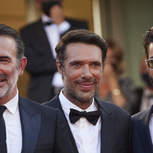 Jean Dujardin, Nicolas Bedos, Pierre Niney - Montée des marches du film " OSS 117 : Alerte rouge en Afrique Noire " lors du 74ème Festival International du Film de Cannes. Le 17 juillet 2021 © Borde-Jacovides-Moreau / Bestimage