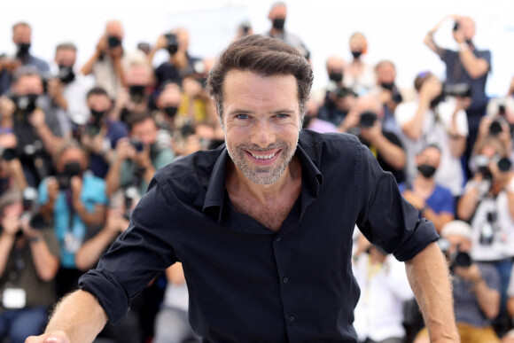 Nicolas Bedos (réalisateur) au photocall du film Oss 117 : Alerte Rouge En Afrique Noire lors du 74ème festival international du film de Cannes. © Borde / Jacovides / Moreau / Bestimage