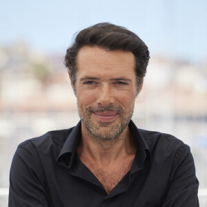 Nicolas Bedos (réalisateur) au photocall du film Oss 117 : Alerte Rouge En Afrique Noire lors du 74ème festival international du film de Cannes le 17 juillet 2021 © Borde / Jacovides / Moreau / Bestimage