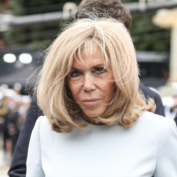 La première dame, Brigitte Macron assiste au défilé militaire du Jour de la Bastille sur l'avenue des Champs Elysées, à Paris, France, le 14 juillet 2021. © Stéphane Lemouton/Bestimage