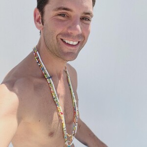 Mika pose torse nu en vacances, sur Instagram.