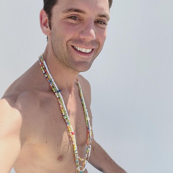 Mika pose torse nu en vacances, sur Instagram.