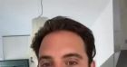 Le chanteur Mika filme les coulisses de ses vacances, torse nu, sur Instagram.