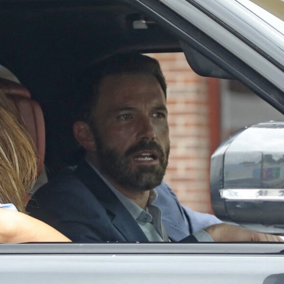 Exclusif - Ben Affleck et Jennifer Lopez emment leurs enfants au Magic Castle (club-house pour les magiciens et les passionnés de magie) à Los Angeles le 21 aout 2021.