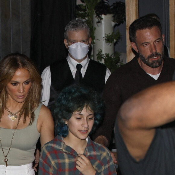 Jennifer Lopez est allée diner avec sa fille Emme et son compagnon Ben Affleck au restaurant Craig's à West Hollywood, Los Angeles, Californie, Etats-Unis, le 11 août 2021. 