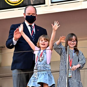 Le prince Albert II de Monaco, la princesse Gabriella, le prince Jacques, Kaia Rose Wittstock - Les enfants du prince Albert II de Monaco assistent au E-Prix De Monaco 2021 depuis le podium le 8 mai 2021 © Bruno Bebert / Bestimage