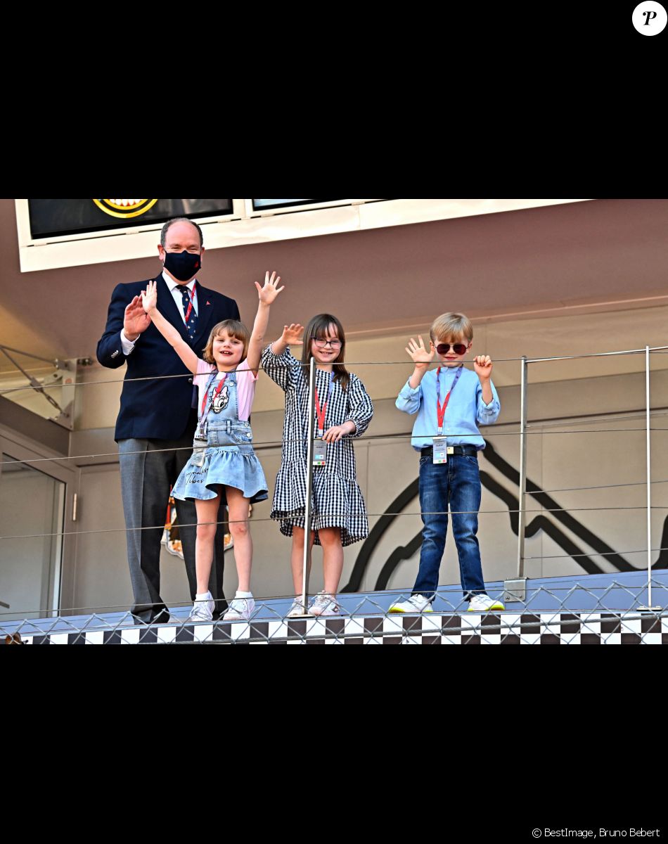 Le prince Albert II de Monaco, la princesse Gabriella, le prince Jacques, Kaia Rose Wittstock - Les enfants du prince Albert II de Monaco assistent au E-Prix De Monaco 2021 depuis le podium le 8 mai 2021 © Bruno Bebert / Bestimage