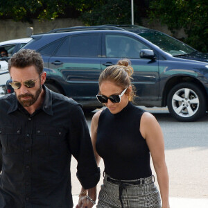 Ben Affleck et sa compagne Jennifer Lopez vont faire du shopping chez Zara à Los Angeles le 24 aout 2021.