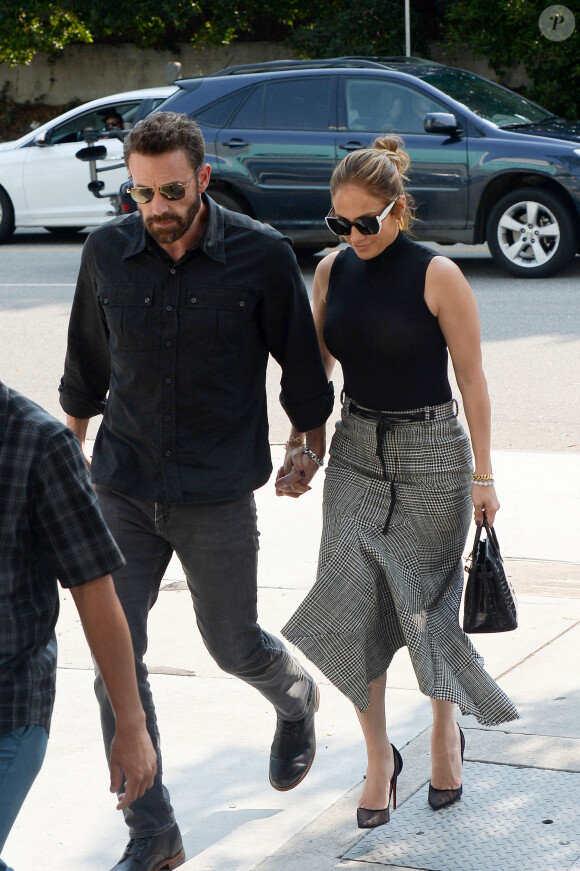 Ben Affleck et sa compagne Jennifer Lopez vont faire du shopping chez Zara à Los Angeles le 24 aout 2021.