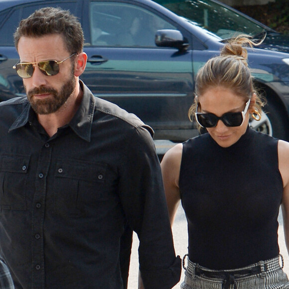 Ben Affleck et sa compagne Jennifer Lopez vont faire du shopping chez Zara à Los Angeles le 24 aout 2021.