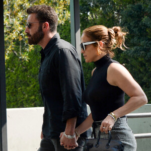 Ben Affleck et sa compagne Jennifer Lopez vont faire du shopping chez Zara à Los Angeles le 24 aout 2021.
