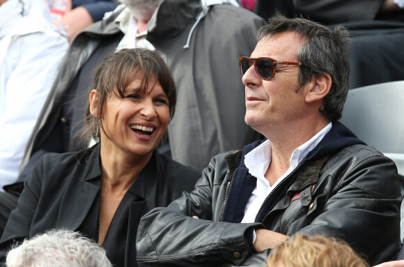 Jean-Luc Reichmann et sa femme Nathalie dans les tribunes des Internationaux de France de tennis de Roland Garros à Paris. Le 31 mai 2015. 