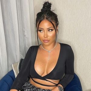 Maeva Ghennam sexy sur Instagram