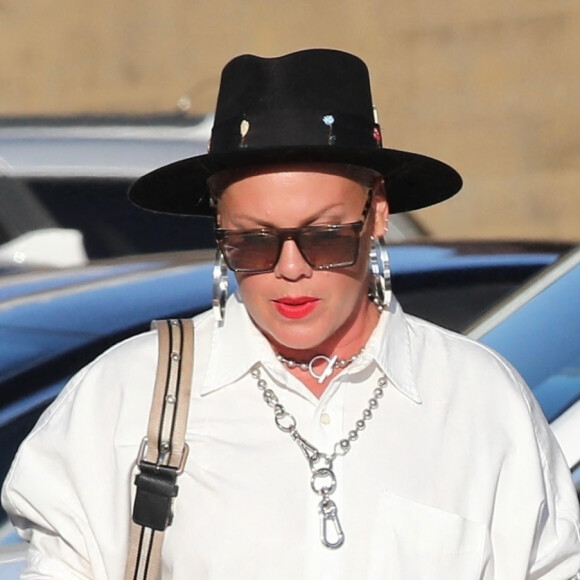 Exclusif - Pink est allée diner avec une amie au restaurant Nobu dans le quartier de Malibu à Los Angeles. Ses enfants Willow et Jameson sont de la partie! Le 4 août 2021