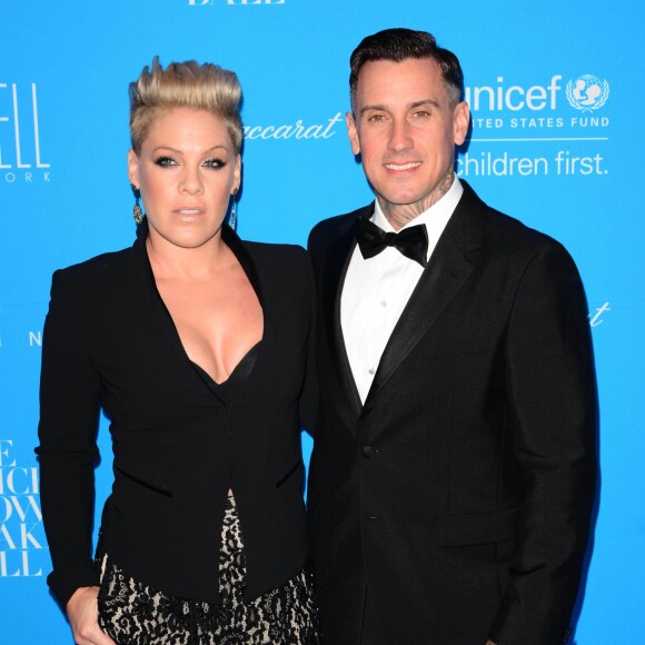 Pink et son mari Carey Hart - People à la soirée UNICEF Snowflake Ball à New York le 1er décembre 2015.