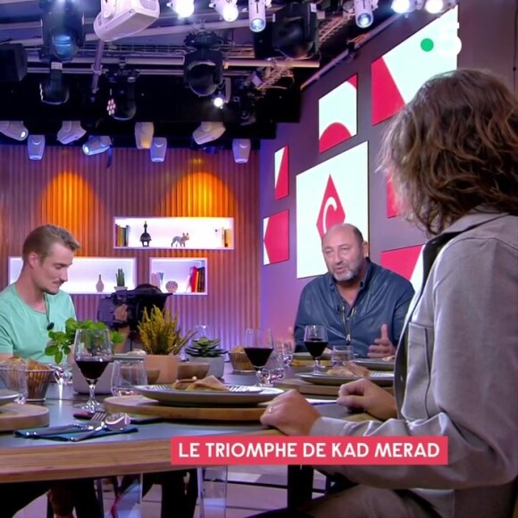 Kad Merad et l'équipe du film "Un triomphe" chez Anne-Elisabeth Lemoine. Le 31 août 2021.