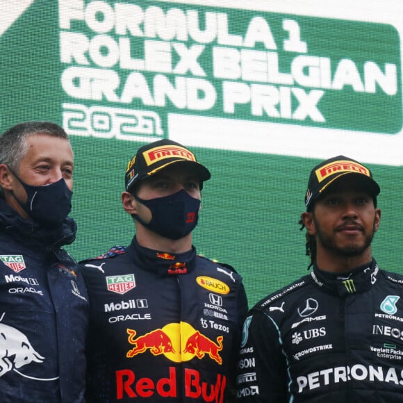 George Russell (écurie Williams), Max Verstappen (Red Bull Racing) et Lewis Hamilton (Mercedes) sur le podium du Grand Prix de F1 de Belgique. Spa-Francorchamps, le 29 août 2021. © Motorsport Images / Panoramic / Bestimage
