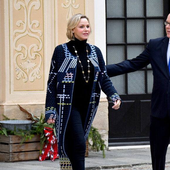 Le prince Albert II de Monaco, la princesse Charlène lors de la remise de cadeaux de Noël aux enfants monégasques au palais à Monaco le 18 décembre 2019. © Bruno Bebert / Bestimage