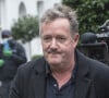 L'animateur de la télévision britannique Piers Morgan rentre chez lui après avoir déposé sa fille Elise, 8 ans, à l'école à Londres, le 10 mars 2021. 