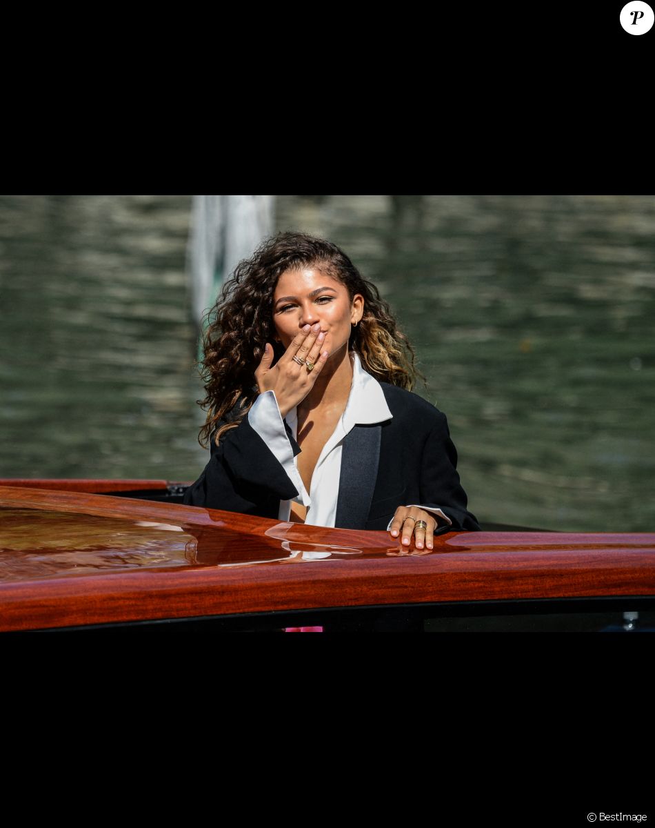 Zendaya Topless Sous Sa Robe Elle Fait Sensation Venise Le zendaya-topless-sous-sa-robe-elle-fait-sensation-venise-le