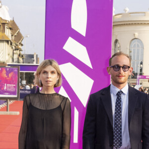 Les membres du jury de la révélation Céleste Brunnquell, Antoine Lomepal, Clémence Poésy, (présidente du jury de la révélation), Kacey Mottel-Klein et India Hair assiste à la projection du film "Stillwater" lors de la cérémonie d'ouverture de la 47ème édition du festival du Cinéma Américain de Deauville. Deauville, le 3 septembre 2021. © Olivier Borde/Bestimage