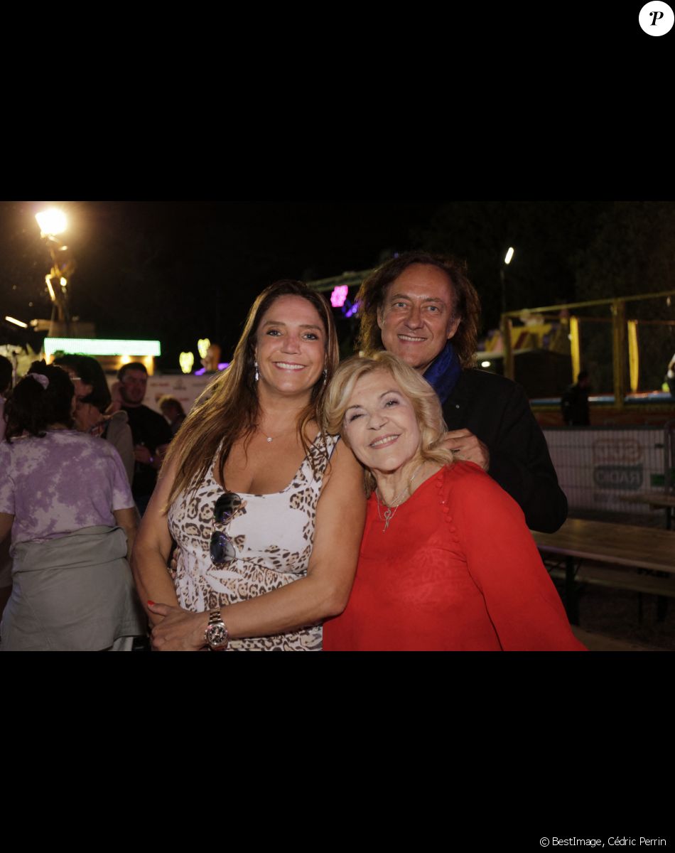 Singrid Campion (fille de Marcel Campion), la chanteuse Nicoletta et son mari Jean-Christophe Molinier à l'inauguration de la "Fête à Neuneu" au profit de l'association "Innocence En Danger" sur la pelouse de la Muette au Bois de Boulogne, à Paris, France, le 3 septembre 2021. © Cédric Perrin/Bestimage