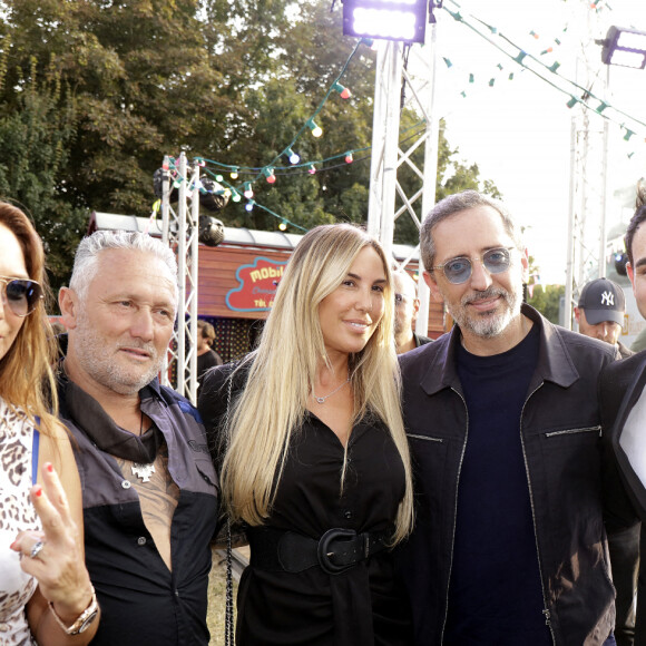 Singrid Campion, Marlène Duval, Gad Elmaleh et Jordan de Luxe à l'inauguration de la "Fête à Neuneu" au profit de l'association "Innocence En Danger" sur la pelouse de la Muette au Bois de Boulogne, à Paris, France, le 3 septembre 2021. © Cédric Perrin/Bestimage