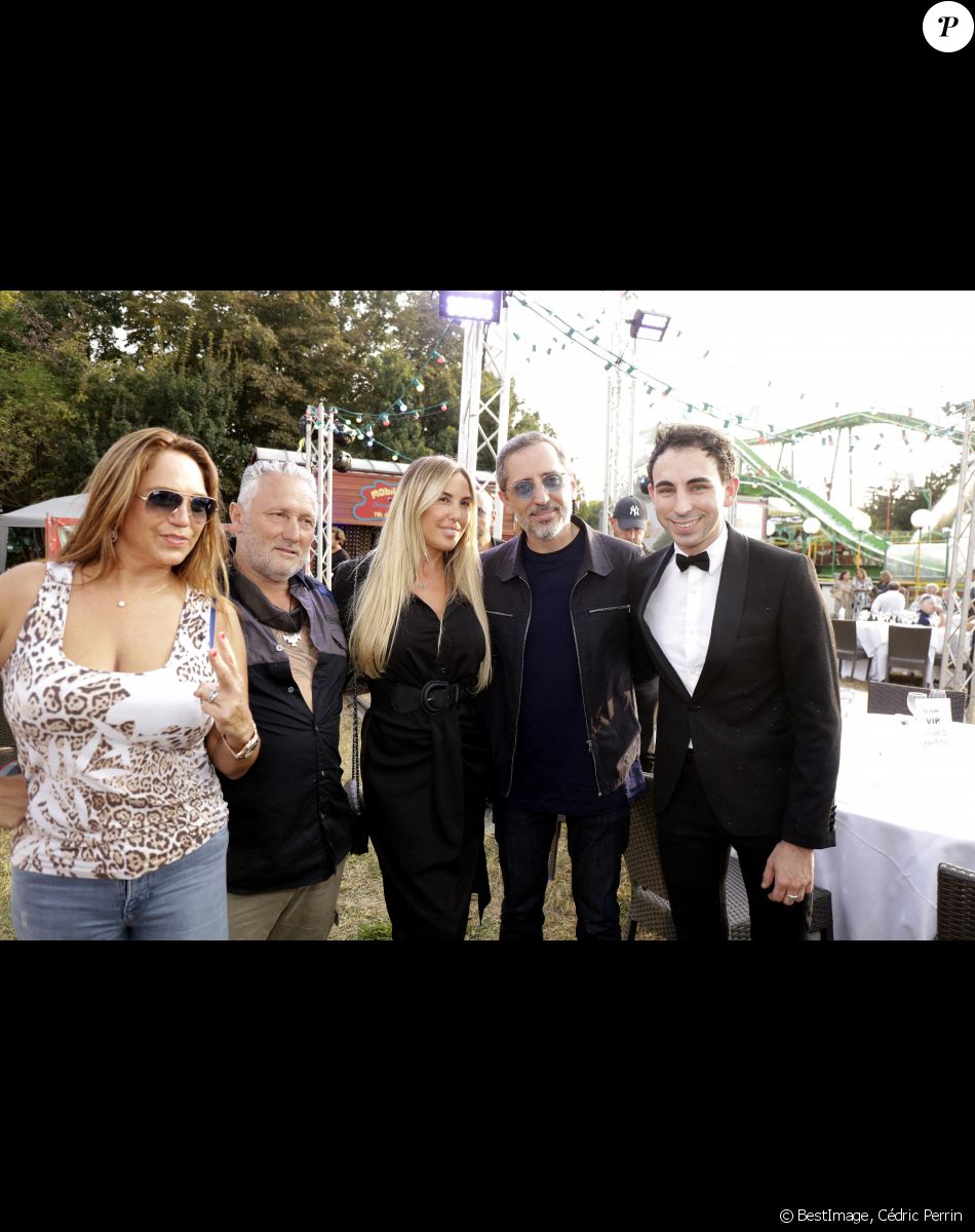 Singrid Campion, Marlène Duval, Gad Elmaleh et Jordan de Luxe à l'inauguration de la "Fête à Neuneu" au profit de l'association "Innocence En Danger" sur la pelouse de la Muette au Bois de Boulogne, à Paris, France, le 3 septembre 2021. © Cédric Perrin/Bestimage