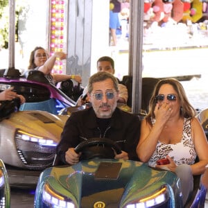 Gad Elmaleh et Singrid Campion (fille de Marcel Campion) à l'inauguration de la "Fête à Neuneu" au profit de l'association "Innocence En Danger" sur la pelouse de la Muette au Bois de Boulogne. Paris, le 3 septembre 2021. © Cédric Perrin/Bestimage