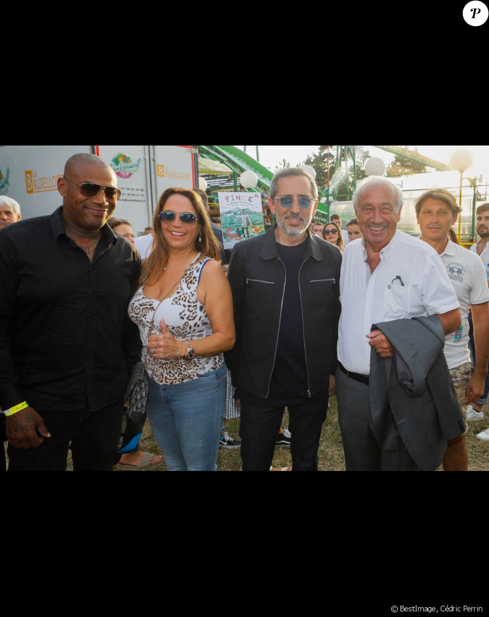 Lord Kossity, Singrid Campion, Gad Elmaleh et Marcel Campion à l'inauguration de la "Fête à Neuneu" au profit de l'association "Innocence En Danger" sur la pelouse de la Muette au Bois de Boulogne, à Paris, France, le 3 septembre 2021. © Cédric Perrin/Bestimage