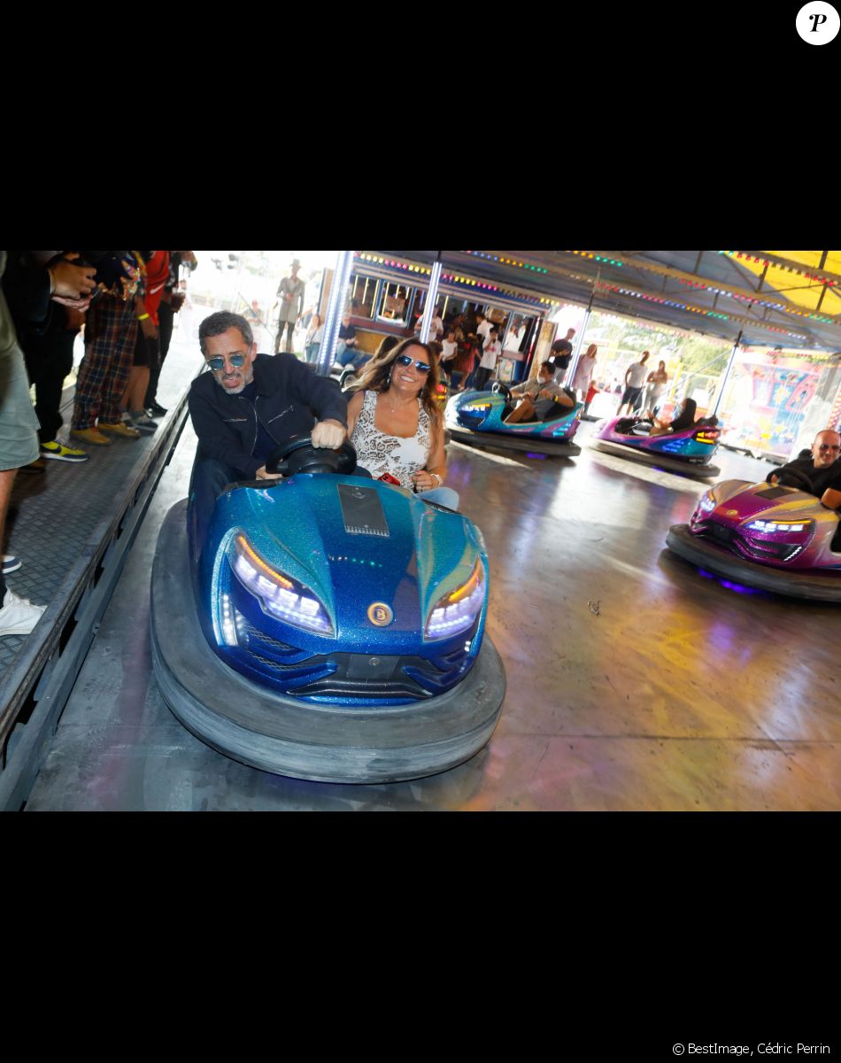 Gad Elmaleh et Singrid Campion (fille de Marcel Campion) à l'inauguration de la "Fête à Neuneu" au profit de l'association "Innocence En Danger" sur la pelouse de la Muette au Bois de Boulogne. © Cédric Perrin/Bestimage